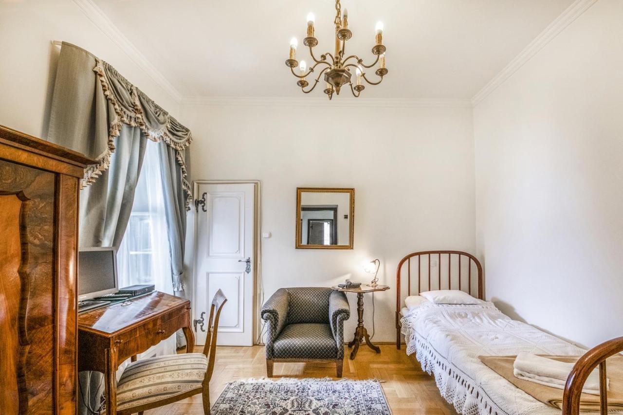 Academy Pension Budapest Ngoại thất bức ảnh